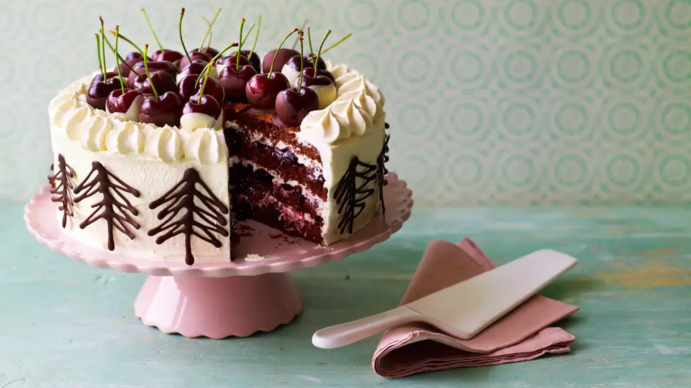 Gateaux Cakes Are Decorated In A Very Sophisticated Way