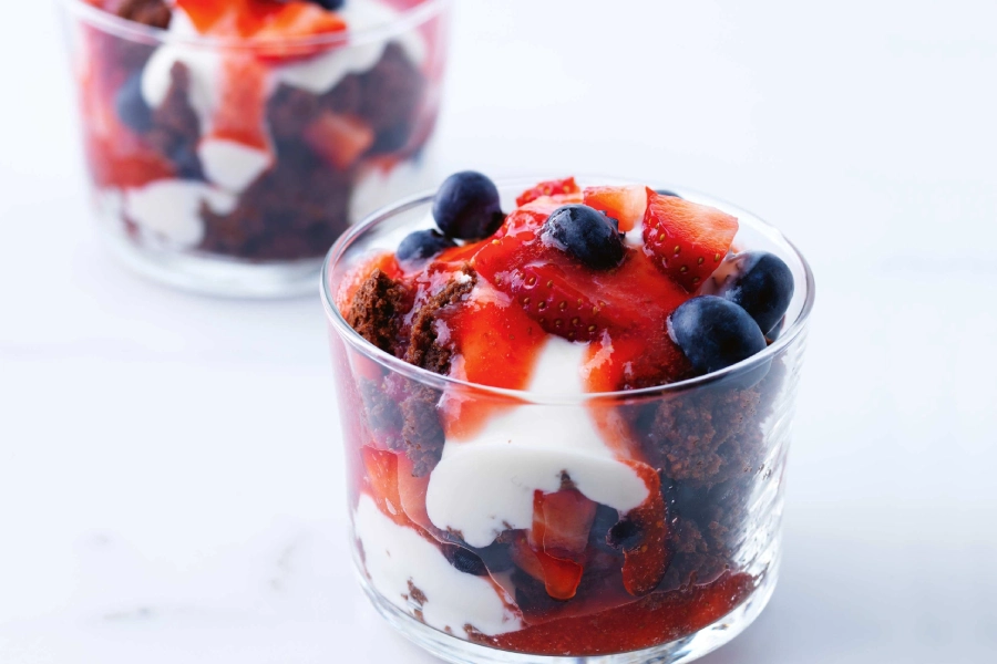 Berry Trifle Cake Cup Crumbl Recipe