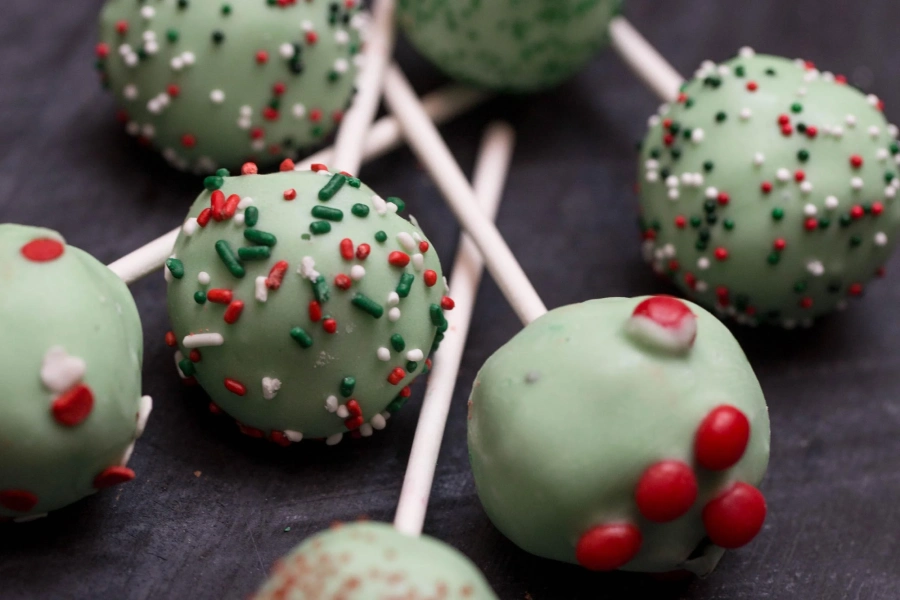 Save My Tips For Making Christmas Cake Pops Better